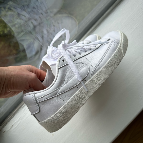 Nike Blazer Low LE Triple White - Picture 4 of 6